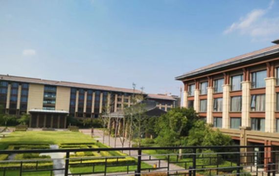 适合家庭出游的高颜值庭院式酒店