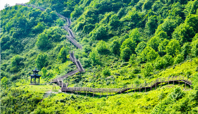 徒步小相岭栈道，一起寻春！