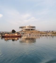 龙湖金融岛游记图文-《老家河南》2022年“阳康后”的跨年游行：郑州龙湖公园——黑川纪章纪念广场