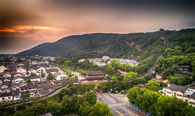 “七溪流水皆通海，十里青山半入城”常熟虞山，一座值得流连忘返的森林氧吧