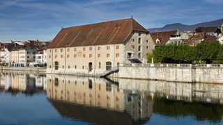 秋窥叶，冬赏雪 | 索洛图恩，瑞士这座巴洛克小镇也太美了吧！