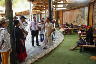 琼台一家亲,嬉水万家欢