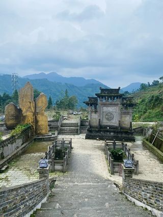 成周周末带着孩子一起去户外徒步爬山游