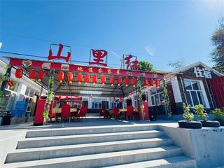 张北草原天路东线山里红农家院有自家菜地,各种应季蔬菜现吃现采摘!