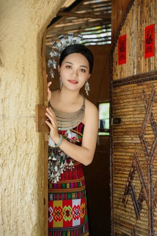 保亭槟榔谷💃一健换装感受少数民族风情