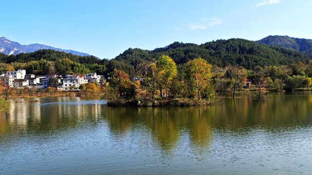 品罗田吊锅 赏水上红叶 在古镇九资河享受秋高气爽的美好时光