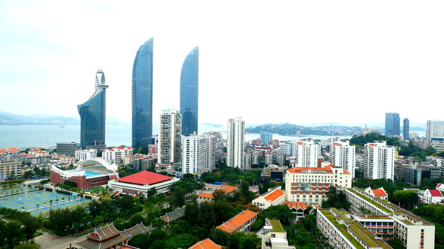 “老厦门”游厦门：记厦大化学系1973级催化班返校聚会