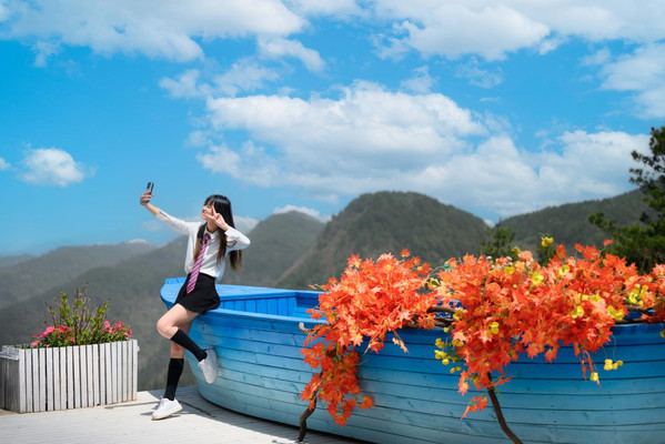 住进曾家山的云顶美宿,轻松享受山林慢生活~