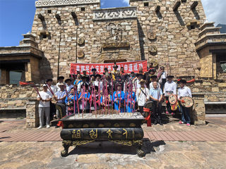 羌族民众庆贺“西夏陵”申遗成功