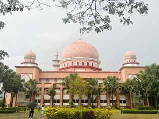 象牙塔中的信仰 -- 马来西亚亚庇粉色清真寺