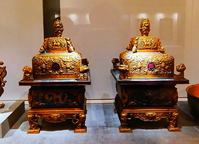 中国南京博物院 　花瓶 90年春华秋实，南京博物院“珍宝天团”齐亮相| 极目新闻