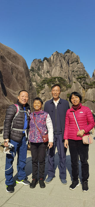 阳春三月间，携着老人家转山又转水