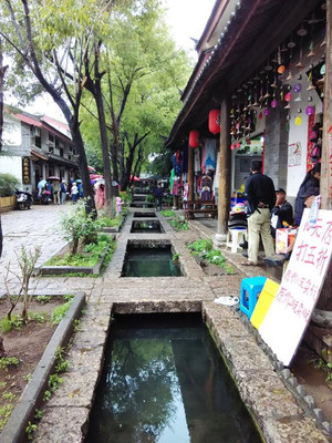 宁静的束河古镇与美味的浮娴小锅饭