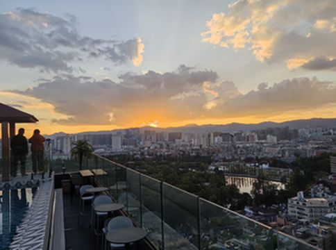 昆明翠湖旁的日落宝藏酒店,氛围感直接拉满!✨