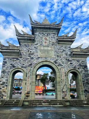 成都风情:锦门探秘、宝光寺静思与美食之旅