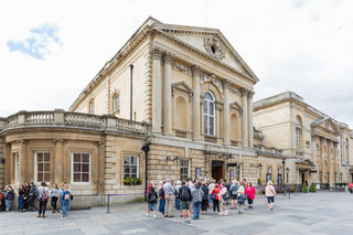 暑假亲子游！罗马浴场博物馆对中国游客有多宠？