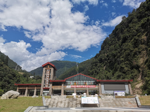 石棉游记图片] 日照金山下，我在王岗坪的神秘蛋屋酒店