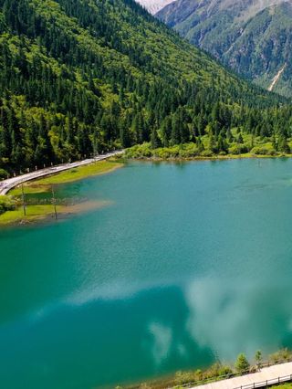 在达古湖边静坐，湖光山色治愈我的精神内耗