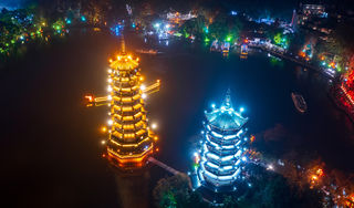 流光溢彩跨年夜，两江四湖太燃了!