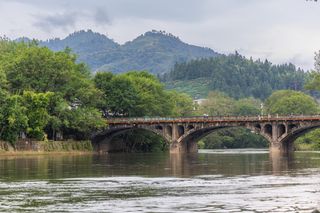 秋高气爽的日子，来 武夷山 探茶乡、赏茶戏，开启一场逍遥之旅