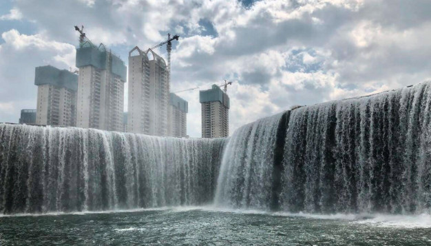 昆明这个人工瀑布，堪称亚洲之最；400米宽超过黄果树，太壮观了