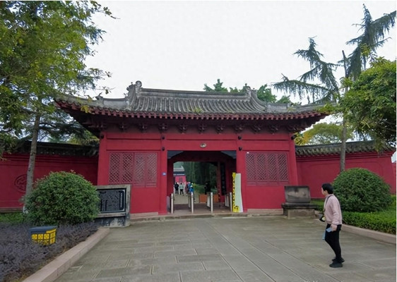 实拍成都明蜀王陵地宫,奢华精美堪比十三陵,但却有一点令人可惜