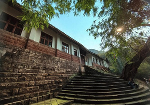 纳溪区中心游记图文-全国唯一以抗战命名的小学，就藏在纳溪大山中，蒋介石都来视察过
