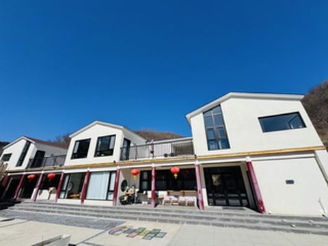 北京密云水库心苑拾光民宿可容纳20人,山顶俯瞰北京版“千岛湖”!