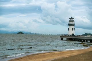 海浪缝补时光缝隙，三代人共读港珠澳的蓝色诗行