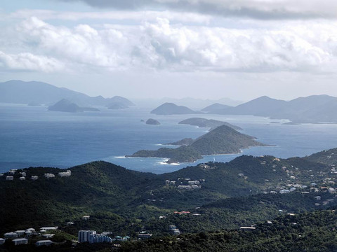 涉嫌贪腐菲律宾总统马科斯又遭弹劾投诉