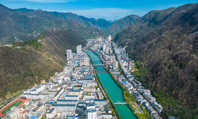 油菜花、溶洞、天坑和古迹，地处川陕交界的镇巴真心值得来