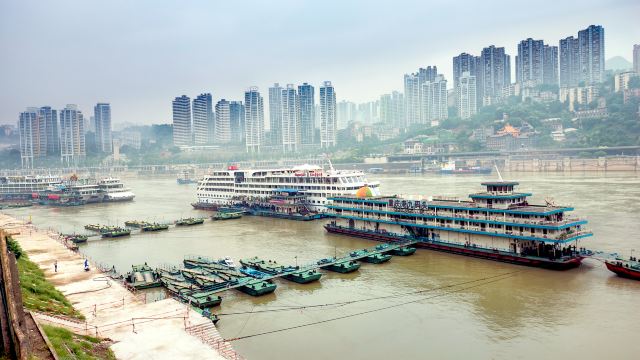2025年重庆旅游最新攻略:朝天门码头两江交汇拍照绝美机位 - 重庆游记攻略【携程攻略】
