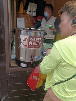 峨眉山-云端金顶，如何与老人同行？