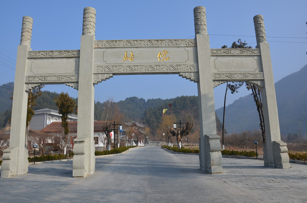 百里太洋  千年傥骆