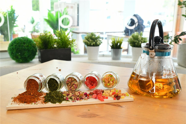 佛山旺林艺术花园推出冰爽花茶一不小心竟然成了网红，游客排队等饮