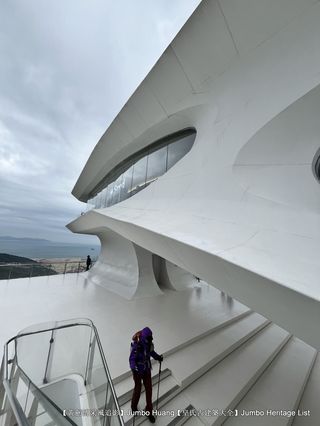 第2207回：别墅后院悬崖步道，奢华财富展示场所