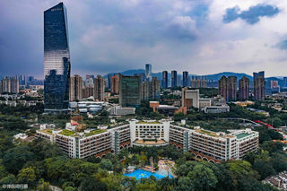 打卡深圳华侨城，尽享西班牙风情度假时光