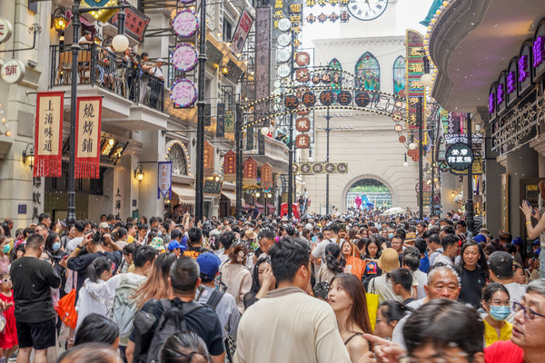 上海这个景区，处处是网红打卡点，各种换装体验可以体味百变人生