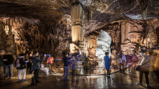 波斯托伊纳游记图文-斯洛文尼亚夏日避暑去哪儿？波斯托伊纳溶洞感受10°C的凉爽