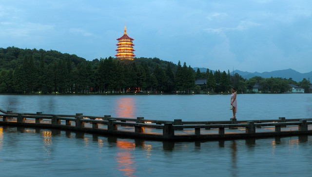 杭州网红私人地接导游带你畅游网红打卡旅游景点西湖和灵隐寺