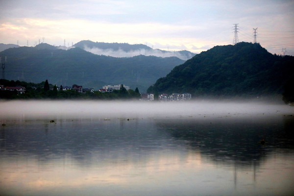 赏荷、观雾、穿越天路,炎热、大雨也阻挡不了我们驿动的心
