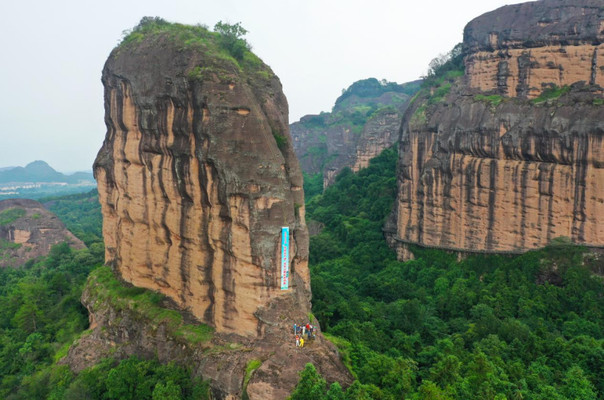 龙虎山景区：蜡烛峰上争高低 龙虎榜中论英雄