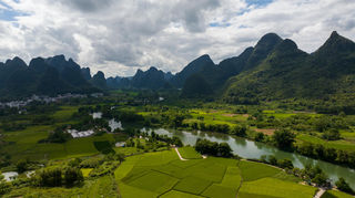 3 天 2 晚度假阳朔遇龙河:邂逅竹筏上的清风,沉醉山水间的温柔乡