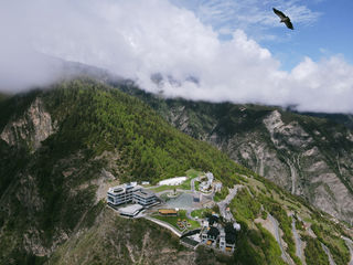 云端72小时：在四姑娘山·天空之城悬崖酒店，与星河干杯