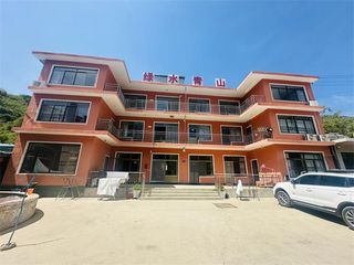 承德兴隆青松岭花市村绿水青山农家院，三层自建楼房，二十余间客房错落有致自然偏爱的避暑天堂！