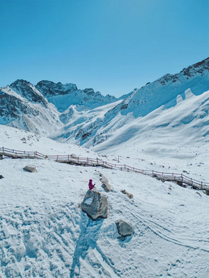 这个元旦来场达古冰川之行,奔赴一场关与冰雪的浪漫约会