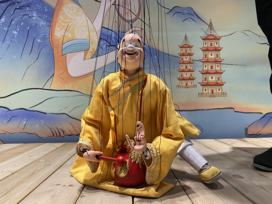 泉州的文化底蕴在《小光头下山》木偶戏剧中是如何体现?