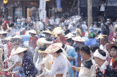 瑞丽游记图片] 只是来瑞丽古城过个泼水节，竟然看到了“凤凰”！