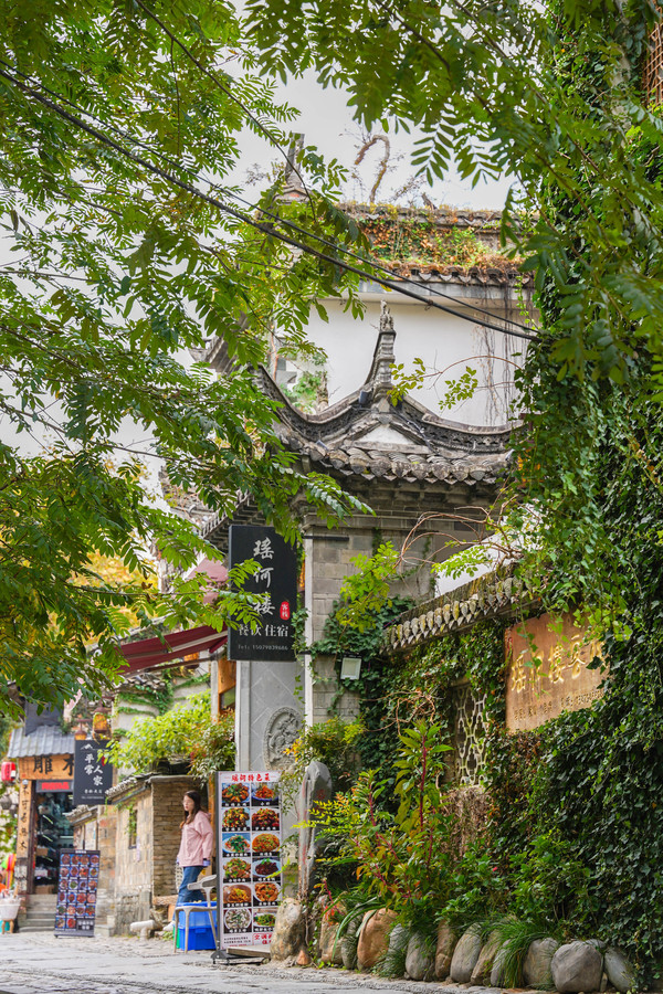景德镇旅游攻略_景德镇雕塑瓷厂游玩_景德镇学院