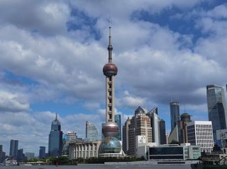 漫步上海外滩，历史与现代交融